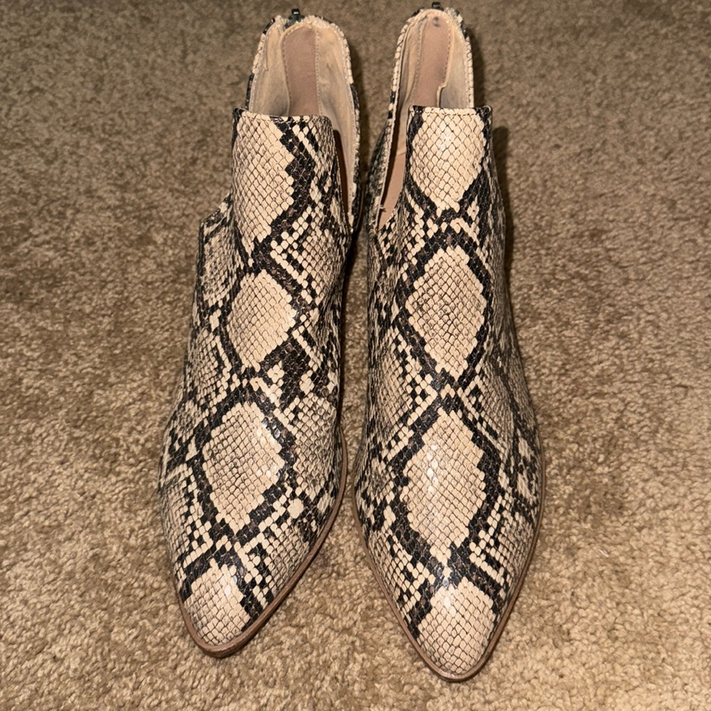 Steve Madden Zip Back heels